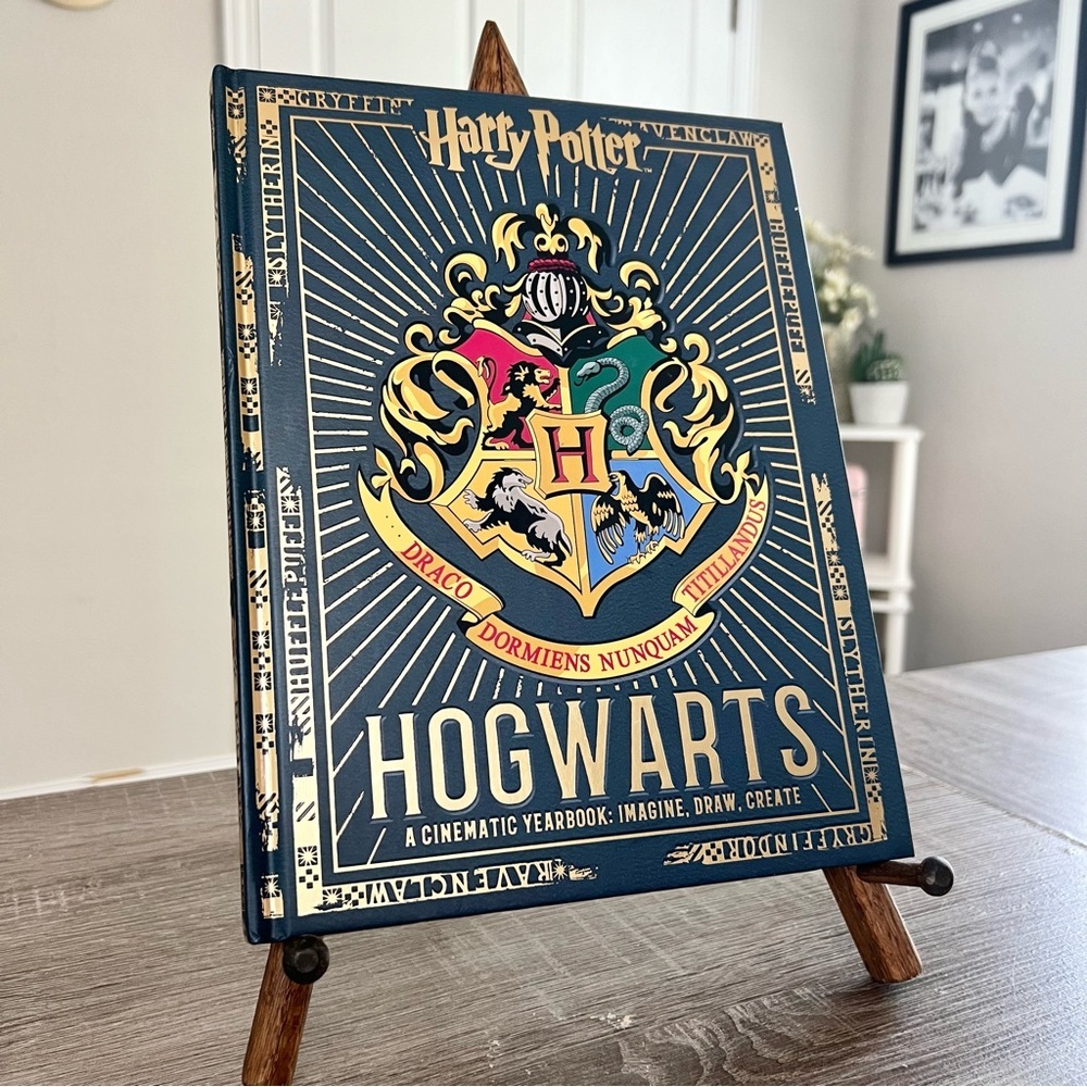 Harry Potter Hogwarts Yearbook